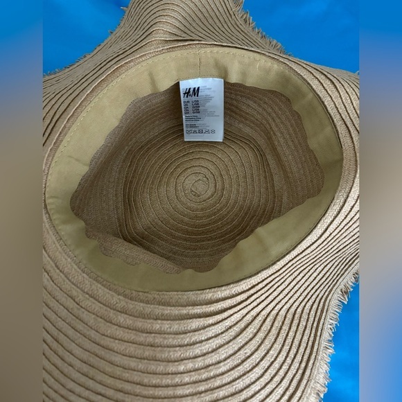 H & M Flowy Beach Hat. - Picture 2 of 2